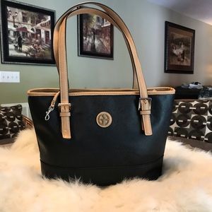 GIANI BERNINI SAFFIANO TOTE   • NWOT•